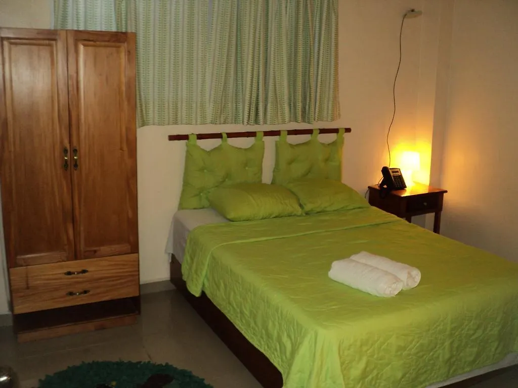 Vandrarhem Hostal Los Jensen Playa Dorada