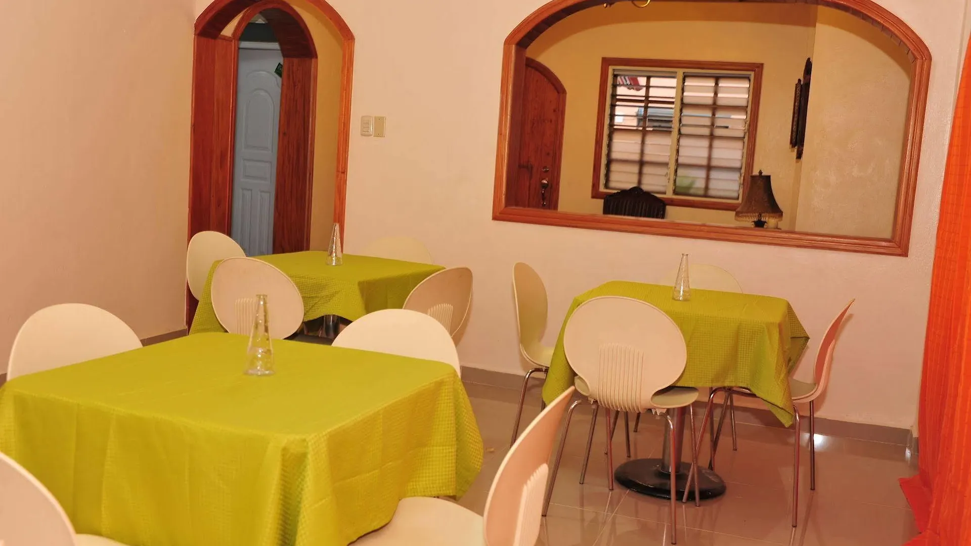 Hostal Los Jensen Playa Dorada Vandrarhem